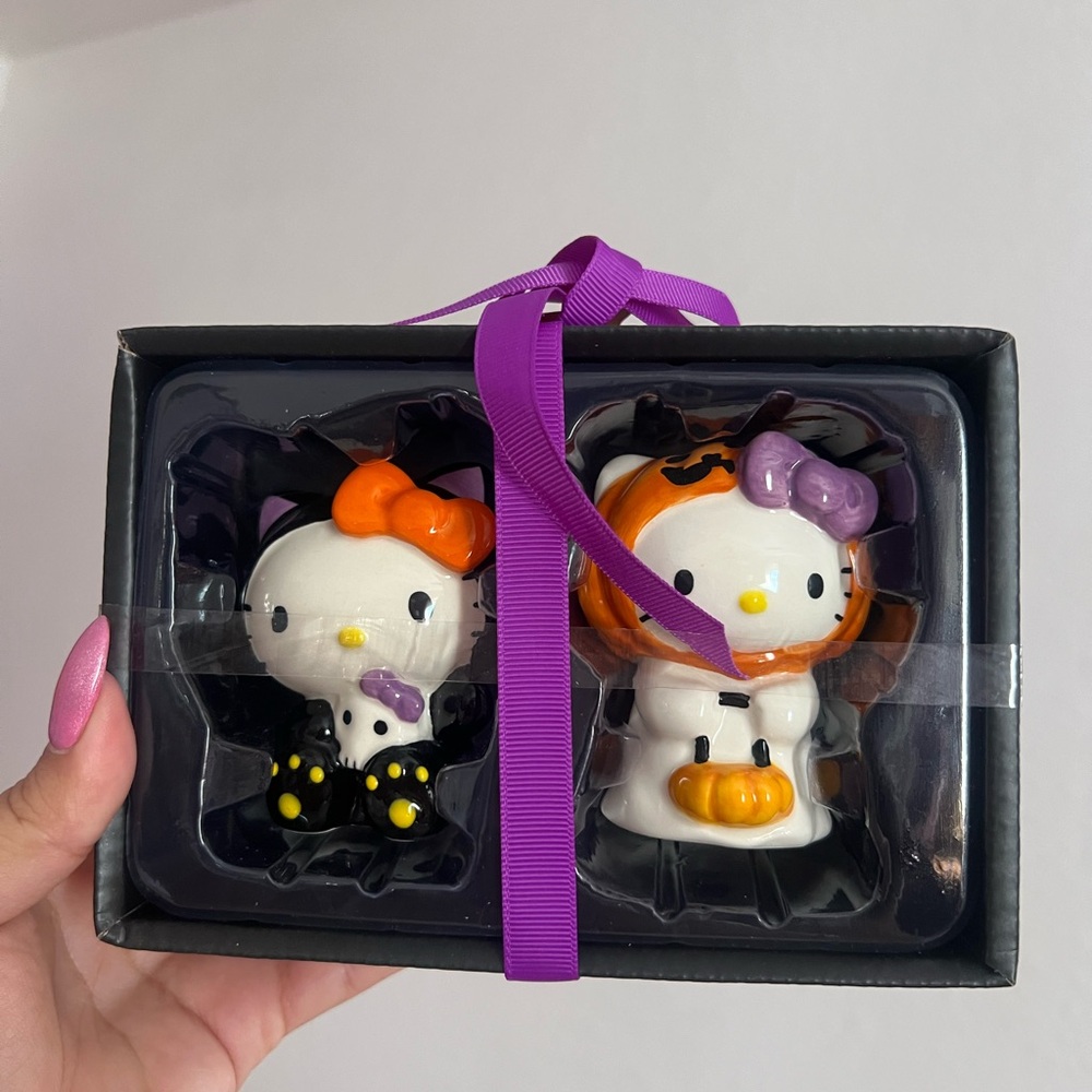 Hello Kitty Halloween Figurines with Purple Ribbon